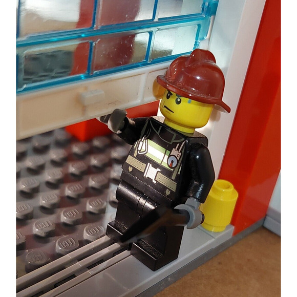 FIRE STATION & 3Vehicles LEGO CITY Set #60004 100% COMPLETE + ALL 5 Instructions - Picture 4 of 16